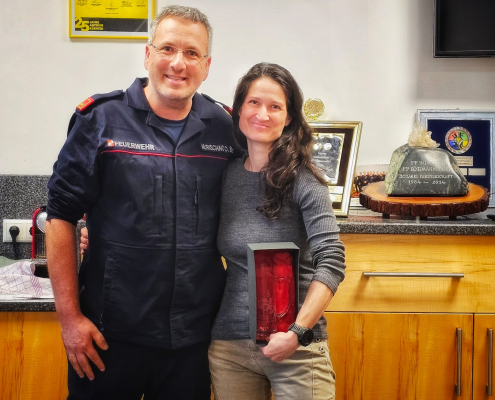 Übergabe_Geschenk_Knoltsch